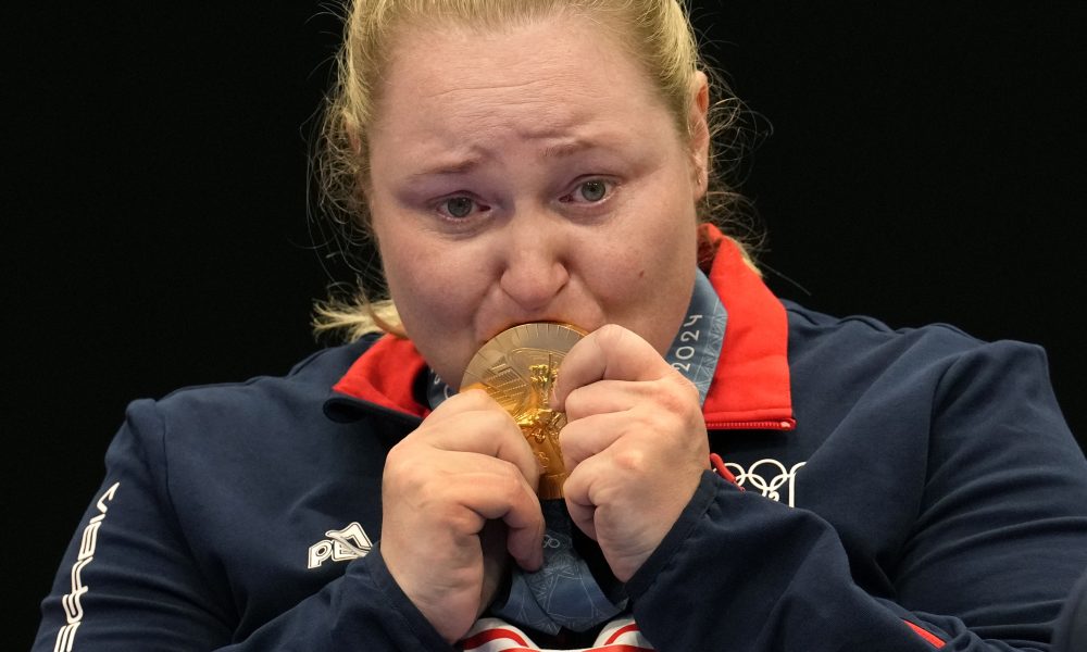 URNEBESNO Tu su Mikec i Đoković sa zlatom, a gde je Zorana? Morala je da se doda… (FOTO)