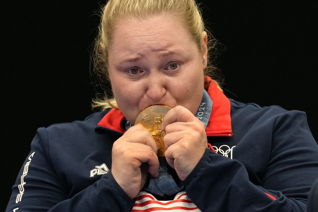 URNEBESNO Tu su Mikec i Đoković sa zlatom, a gde je Zorana? Morala je da se doda… (FOTO)