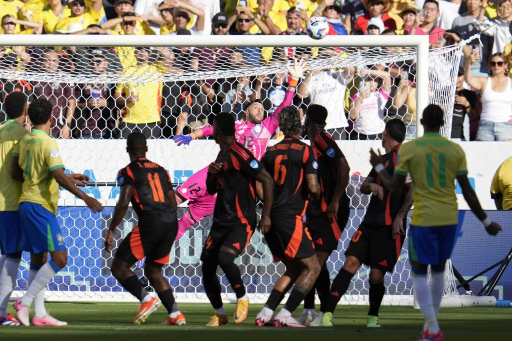 KOPA AMERIKA Katastrofalno suđenje – VAR soba izvukla linije za pogrešnog igrača! Kolumbijci u četvrtfinalu protiv Paname, Brazilci idu na Urugvaj (VIDEO)