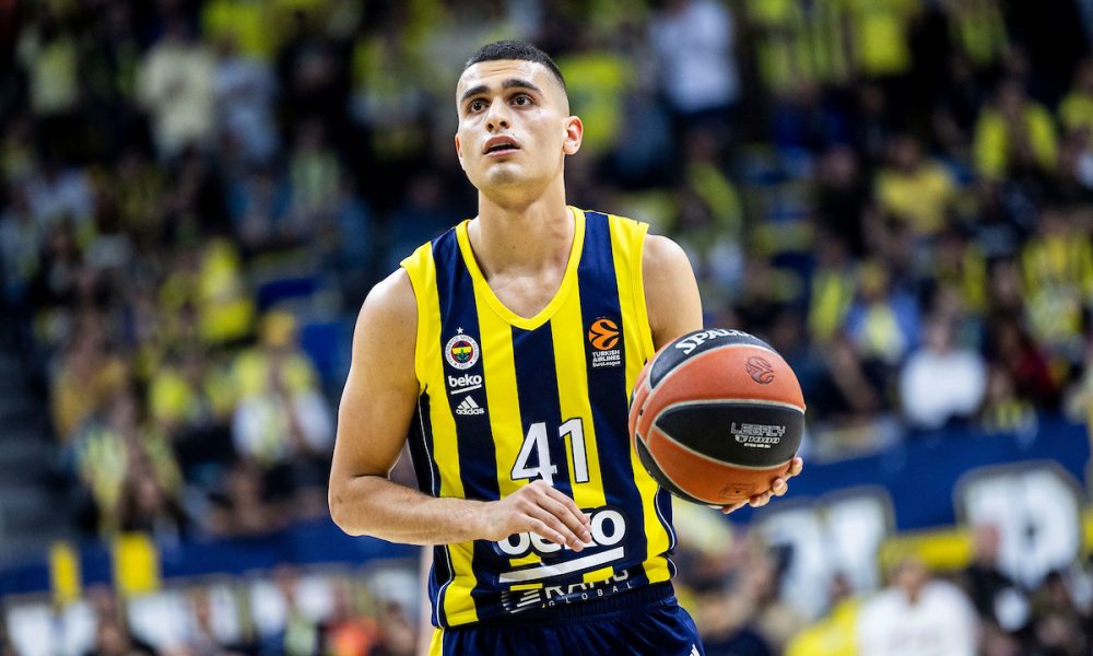 OSTAJE U EVROLIGI Madar blizu potpisa (FOTO)