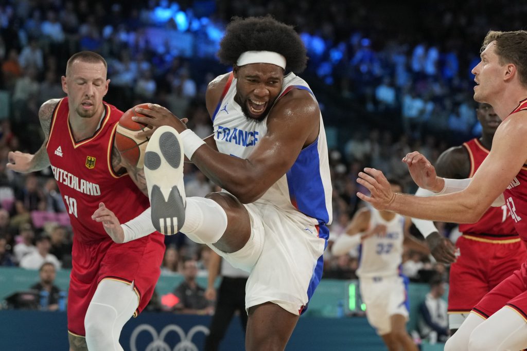 FRANCUSKA JE PRVI FINALISTA Svetski šampion pao u polufinalu, domaćin će da se bori za zlato