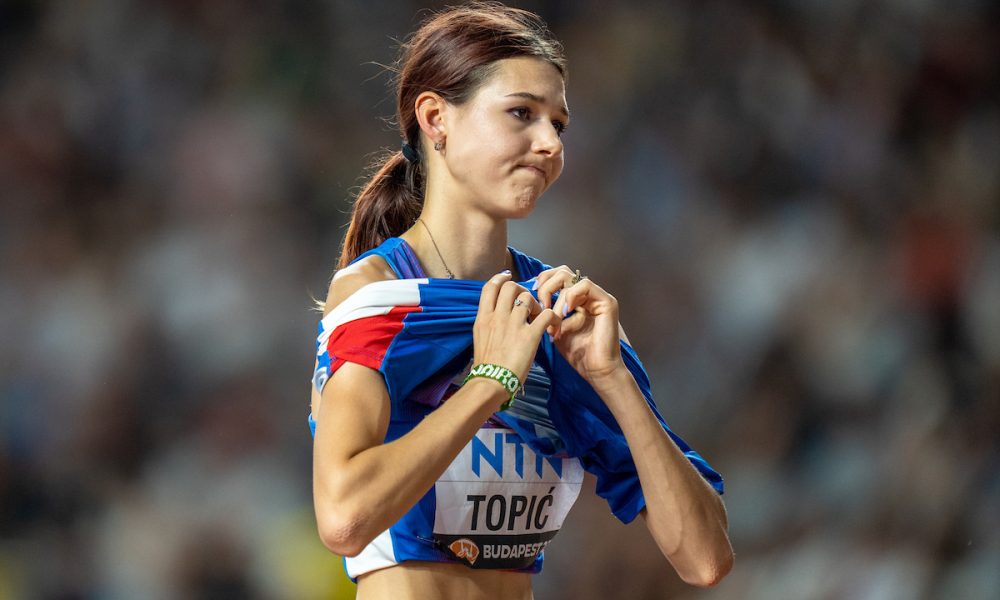 AUUU, NE SLUTI NA DOBRO Angelina Topić u kolicima! Hoće li da bude spremna za finale? (FOTO)