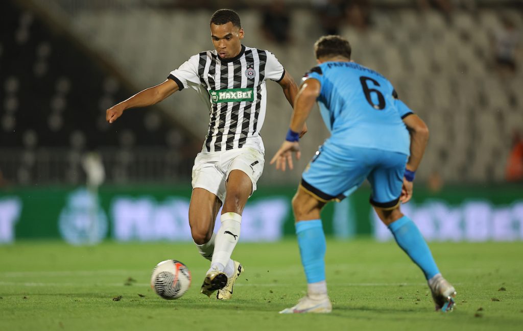 ŠVAJCARSKI BAKSUZ Trener Lugana prišao da pogleda duel sa Amerima, pa izmalerisao „orlove“ (FOTO)