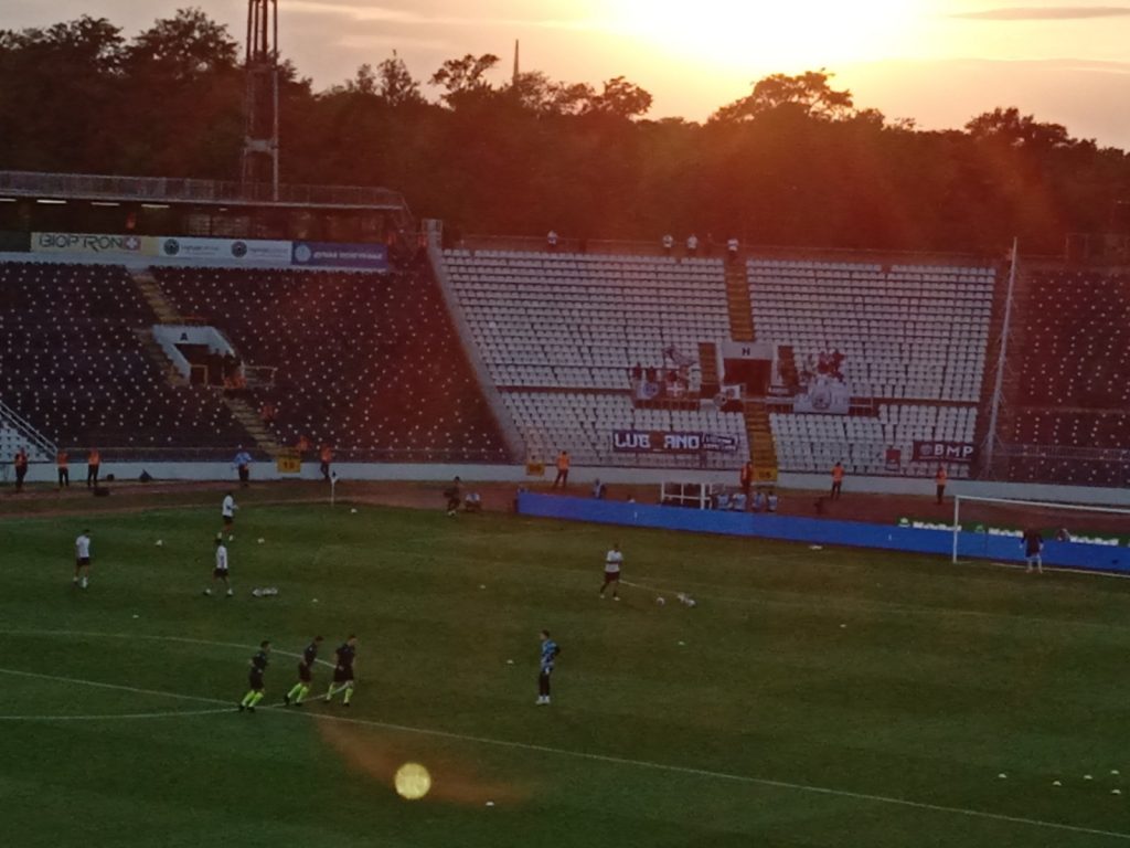 NIJE IH MRZELO DA DOĐU DO SRBIJE Lugano ima malobrojnu podršku na severu Humske! „Grobara“, kao po običaju, najviše na istoku (FOTO/VIDEO)