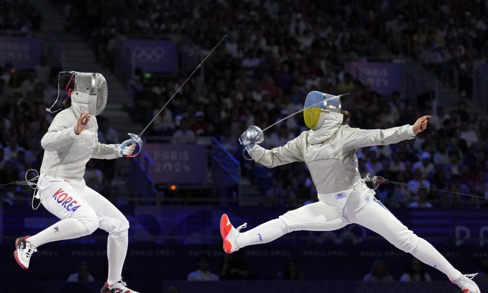 KUDA PLOVI OVAJ BROD? Desilo se na mačevanju, svi su bili u telefonima i niko nije prepoznao najvećeg živog rokera na planeti (FOTO)