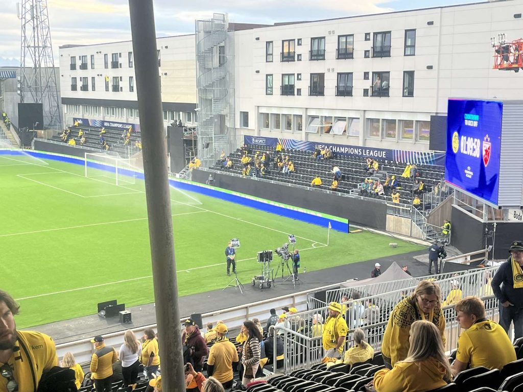 POPUNJAVA SE STADION BODO/GLIMTA Domaći navijači svi u žutom, pristižu i „delije“ (FOTO+VIDEO)