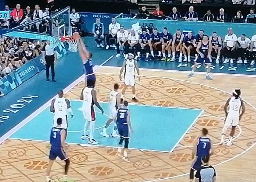 ZNA SE KO JE MVP Jokić zakucao preko Amera (VIDEO)