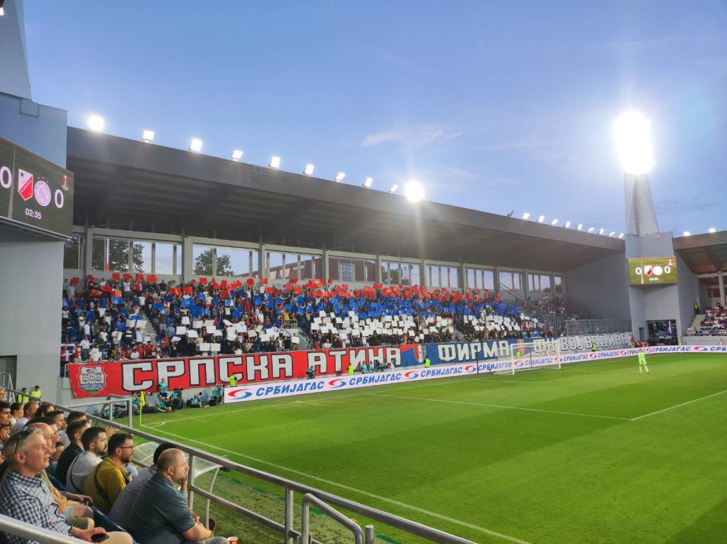 VOŠA IMA OGROMNU PODRŠKU NA „TSC ARENI“ Navijači Vojvodine zapevali dobro poznatu pesmu, a evo šta su napisali na transparentu… (FOTO+VIDEO)