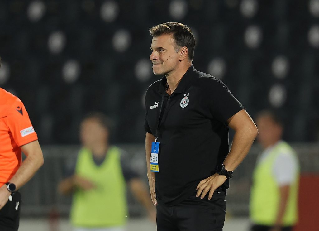 STANOJEVIĆ BI KAO OBRADOVIĆ, ALI NE MOŽE Evo šta je trener Partizana rekao između redova posle debakla od Dinama