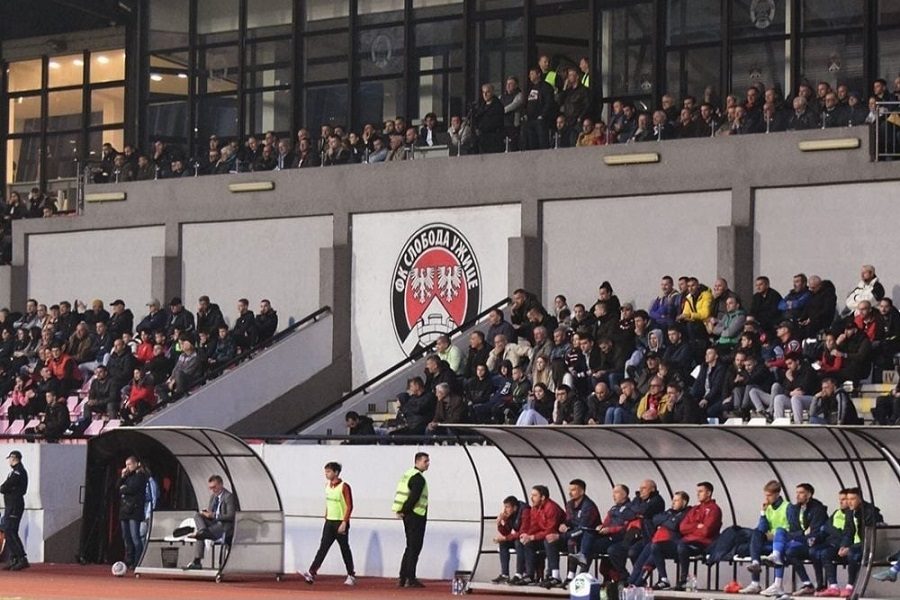 SLOBODA OBEZGLAVLJENA Predsednik podneo ostavku zbog navijača!