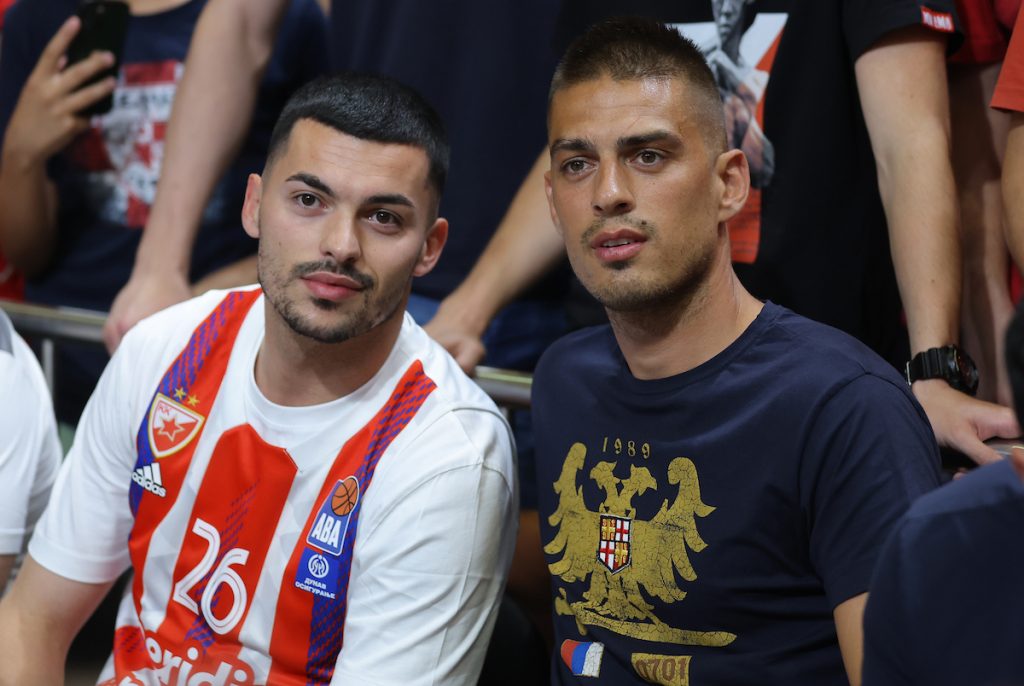 J**O LUD ZBUNJENOG Trener Torina ga čekao na treningu, Radonjić odbio Empoli, Italijani tvrde da hoće u Zvezdu, a na „Marakani“…