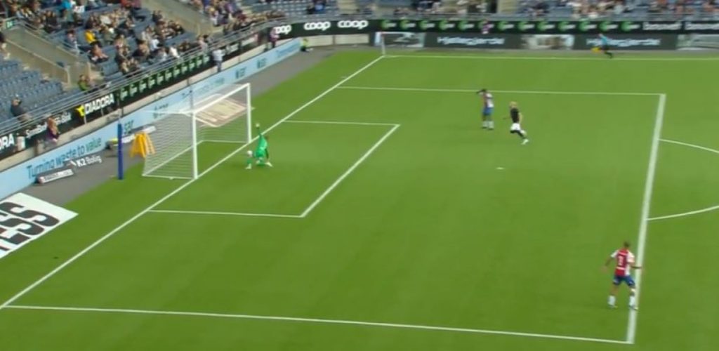 NE NA TU STRANU, SINKO! Smešan autogol u Norveškoj odveo ekipu u poraz (VIDEO)