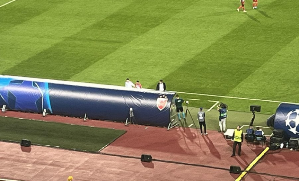 OZBILJNI PROBLEMI ZA ZVEZDU Jedan bek napustio igru zbog povrede, drugi u bolovima… Adekvatnih zamena nema! (VIDEO)