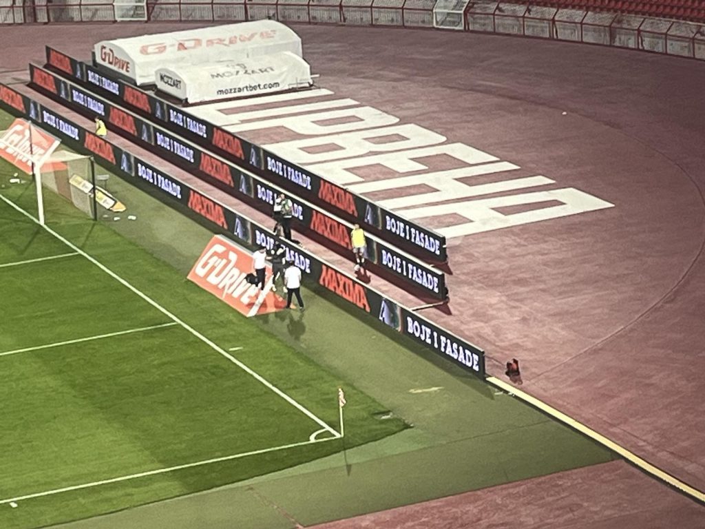 NOVA GLAVOBOLJA ZA MILOJEVIĆA Glazer ponovo povređen, uz pomoć doktora napustio teren (VIDEO)