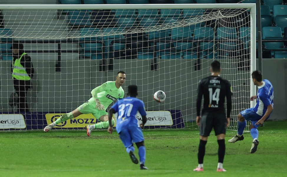 Bivši arbitar podržao kolegu: Fudbaler Partizana mora da snosi odgovornost za poziciju svojih ruku! (VIDEO)