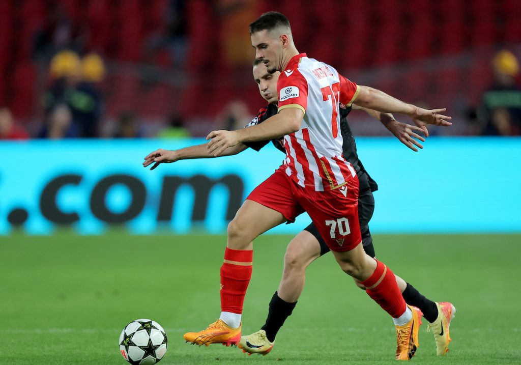 LOŠE VESTI PRED DERBI Mimović na štakama napustio stadion, evo šta Milojević kaže o povredi desnog beka…