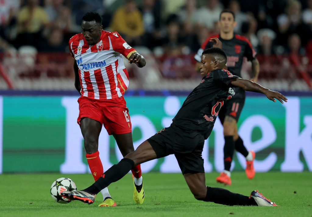 MOMENAT KOJI JE MNOGE NASMEJAO Silas se poptuno zbunio, Glazer i sudija ga vratili na teren