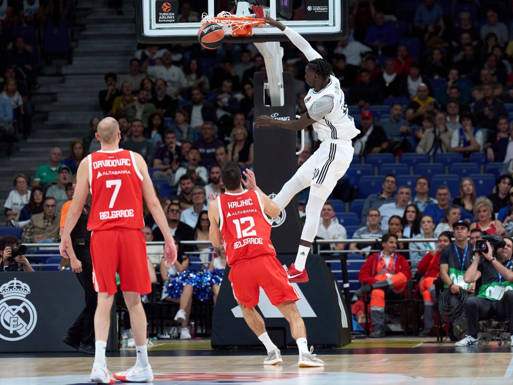 OVO JE SIGURNO BOLELO Gedraitis dobio jak udarac u nos! Bilo je i krvi… (VIDEO)