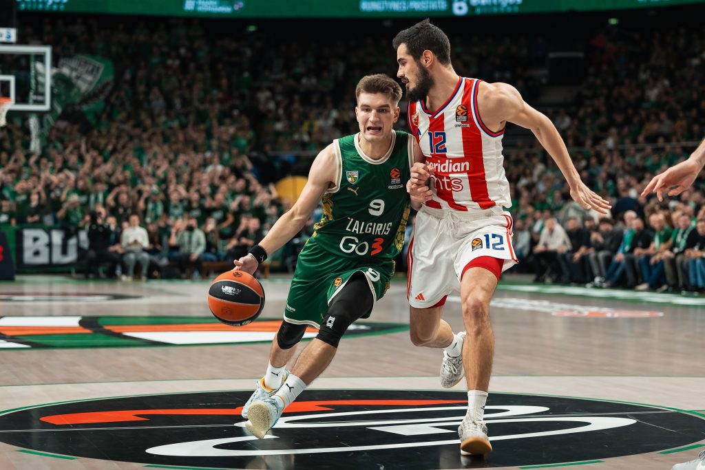 ZVEZDA DOBRO KRENULA, PA STALA Žalgiris ima vođstvo posle prve deonice! Prvi minuti za Petruševa (FOTO)
