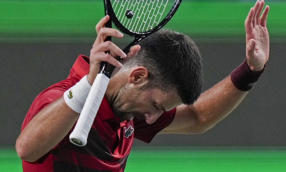 ĐOKOVIĆ U ARABIJI BODRI „ORLOVE“ Nole gleda Mitrovića i Sergeja, a dobio je i specijalan poklon! (FOTO/VIDEO)