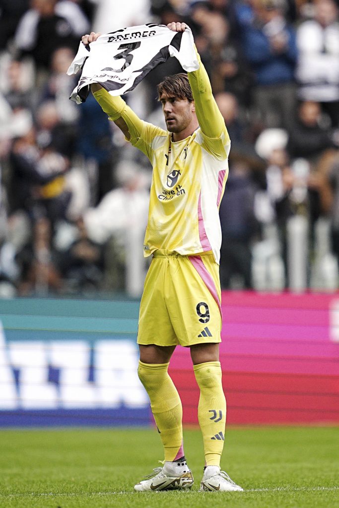 OBRUKAO SE ZA SVE PARE Vlahović je promašio nemoguće! Samo je trebalo da ćušne loptu u gol… Skupo je sve koštalo Juventus! (VIDEO)