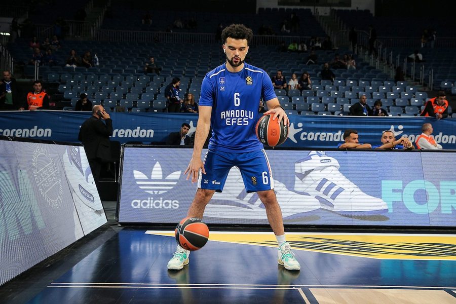 SUAREZOV DUH UŠAO U BRAJANTA Košarkaš Efesa ujeo Biberovića, ali ni on mu nije ostao dužan! (FOTO)