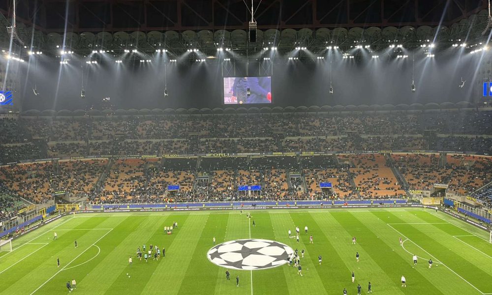 ITALIJANI, LJUBAV PREMA ZVEZDI JE NEZAUSTAVLJIVA! Crveno-beli imaju podršku u Milanu – „delije“ ipak ušle na „Đuzepe Meacu“