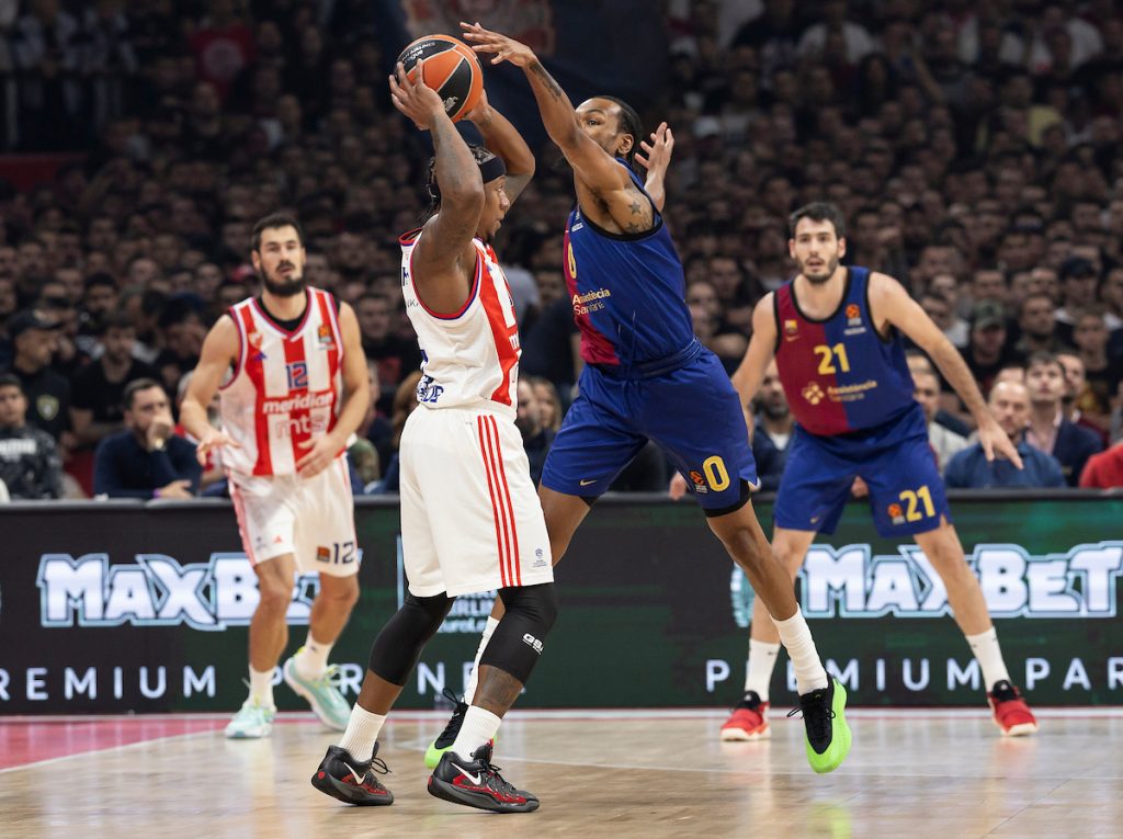 MEKINTAJER IZAZVAO ERUPCIJU U ARENI Trojka Zvezdinog pleja uz zvuk sirene! Crveno-beli vode protiv Barselone na poluvremenu (VIDEO)