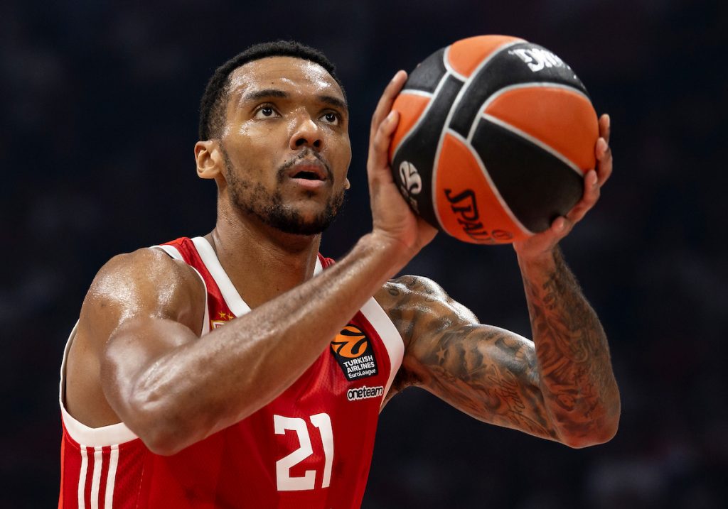 SJAJNO! ZVEZDIN POČETAK IZ SNOVA „Sevaju“ trojke i zakucavanja! Crveno-beli završili prvu četvrtinu sa „+14“ (VIDEO)