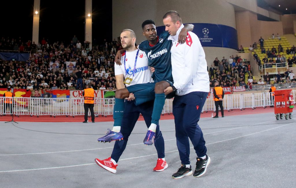 VREME JE, POGLEDAJTE SE U OČI Dosta je demagogije i priča o nesreći i greškama! Zvezda puca po šavovima, a prvi krivicu mora da preuzme…