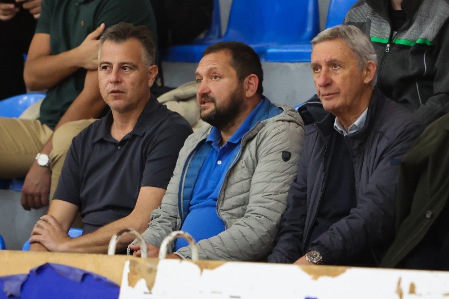 SELEKTOR PRATIO REGIONALNI DERBI Svetislav Pešić na utakmici Pirota i Zdravlja