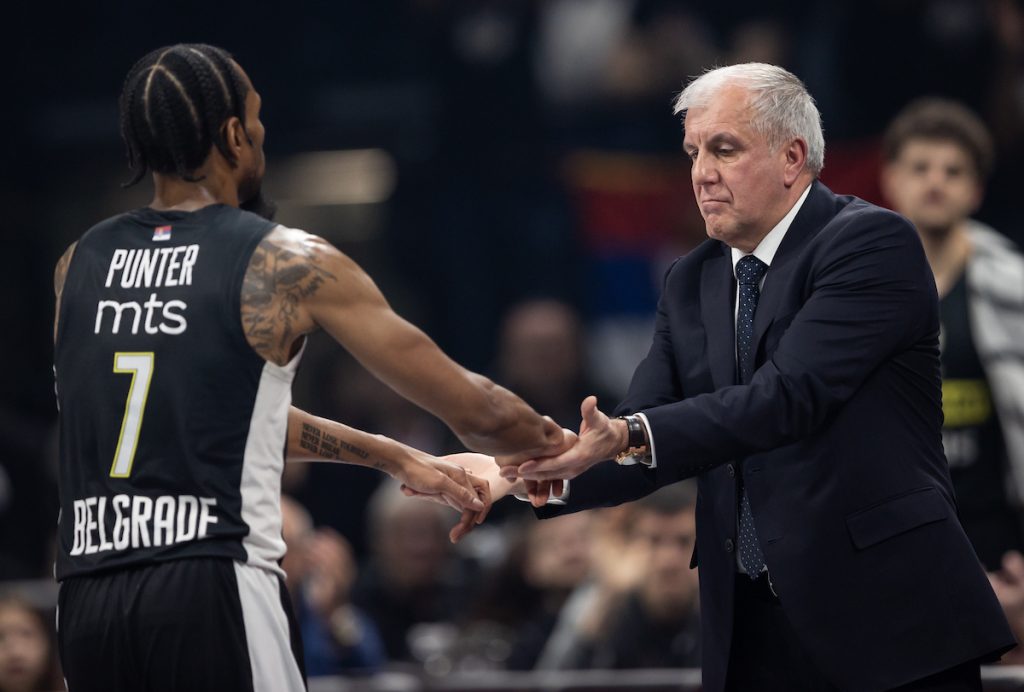 PRELEPA SCENA Emotivan susret Pantera i Obradovića u Areni (VIDEO)