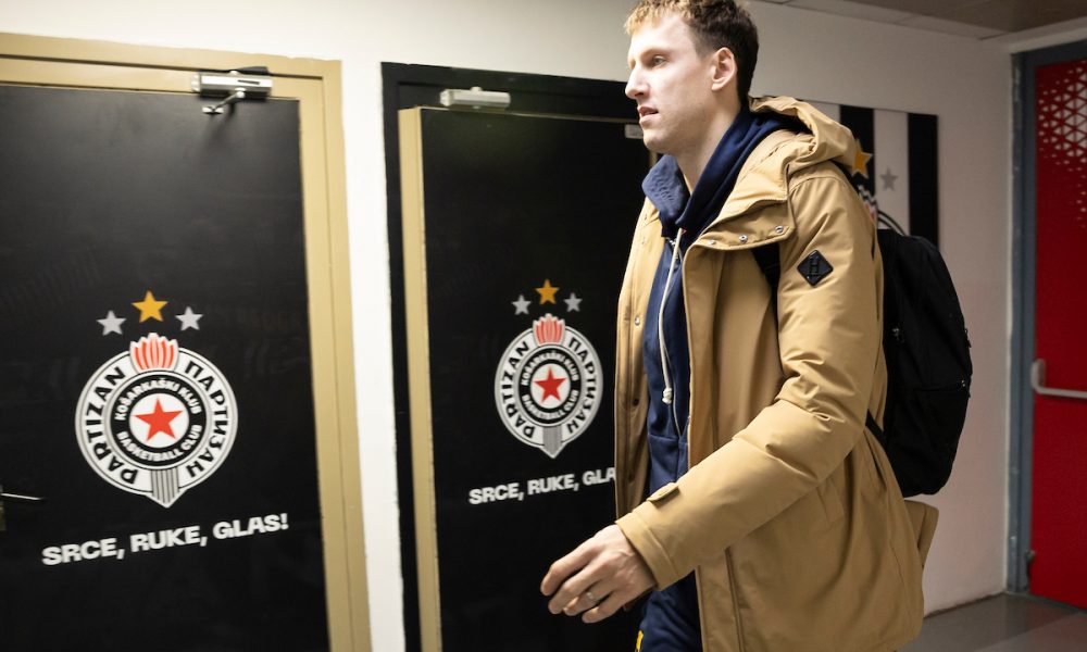JOŠ JEDAN MILJENIK „GROBARA“ KROČIO U ARENU Navijači ga zovu da se vrati u Partizan (VIDEO)