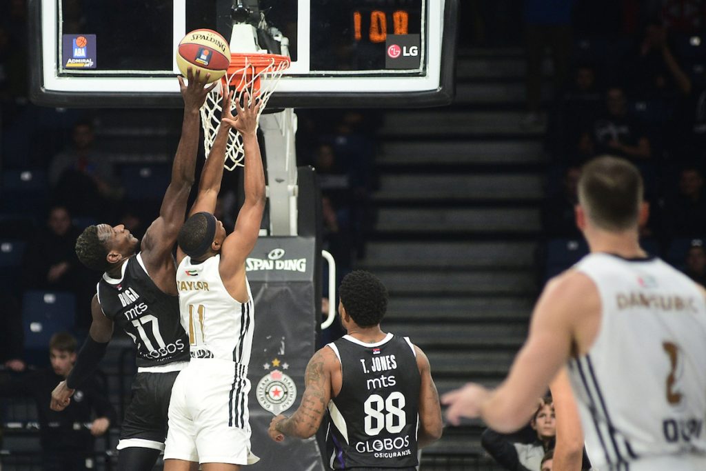 POLUVREME Rovovska bitka u Areni, Partizan na osam poena viška