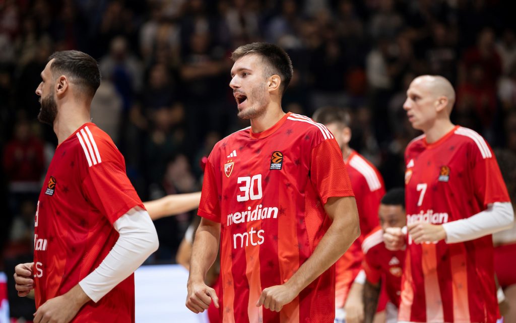 FOTO-UBOD Novak došao da gleda Zvezdu, „delije“ mu skandirale prezime i ime! (FOTO)