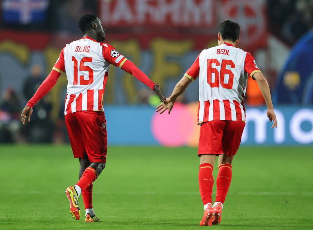 ZVEZDI NE SMETA NATOPLJEN TEREN Seol kao protiv Štutgarta, Silas nastavlja da rešeta (VIDEO)