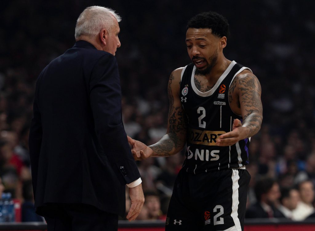 KARLIK DŽONS: Zvezda je pogrešila što je „grobarima“ dozvolila da uđu u dvoranu… (VIDEO)