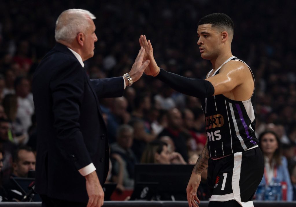 „Grobari“ zaustavili autobus, a onda je iz njega izašao Žoc! Obradović imao samo jednu poruku… (VIDEO)