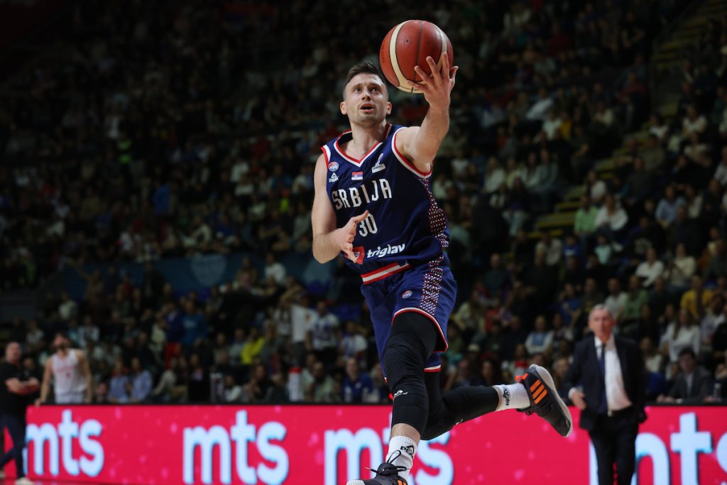 POLUVREME Srbija rutinira Skandinavce, Pešić proba nove varijante