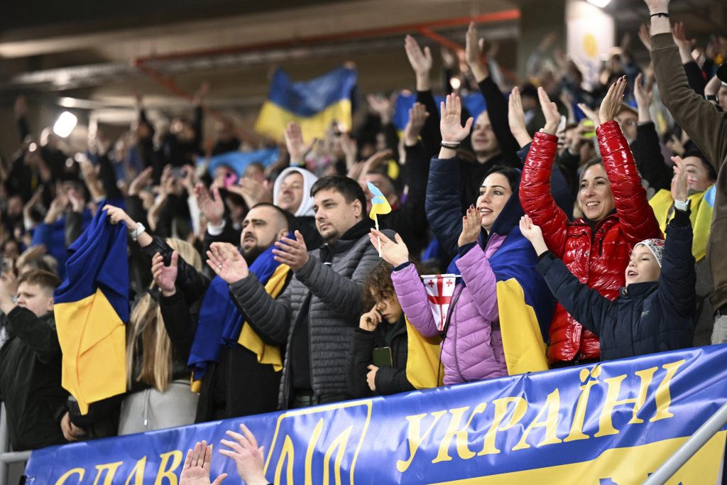 TRAŽE I DOBIJAJU POMOĆ SRBIJE Ukrajinci u Tirani zajedno sa Albancima vređali našu zemlju (FOTO)