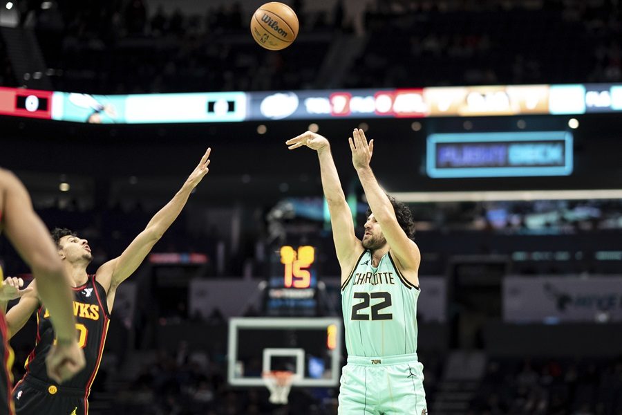 VASA KONAČNO PROIGRAO Micić dvocifren u porazu Šarlota! Hornetsi nisu imali rešenja za sina legende Crvene zvezde (VIDEO)