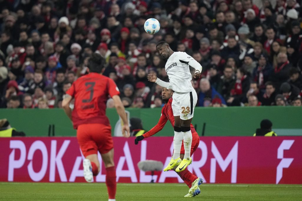 NOJER DOBIO PRVI CRVENI U KARIJERI I ZAKUVAO PORAZ U KUPU Bajern nema lek za Leverkuzen (FOTO/VIDEO)