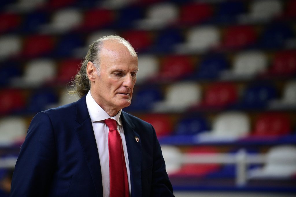 NIJE NA KLUPI Evo odakle će Duško Ivanović da prati duel Virtusa i Zvezde (FOTO/VIDEO)