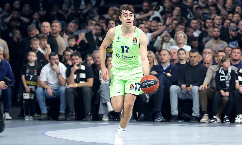 Izgubio, pa razbio staklo na vratima! Skandal igrača Barselone u Atini (FOTO)