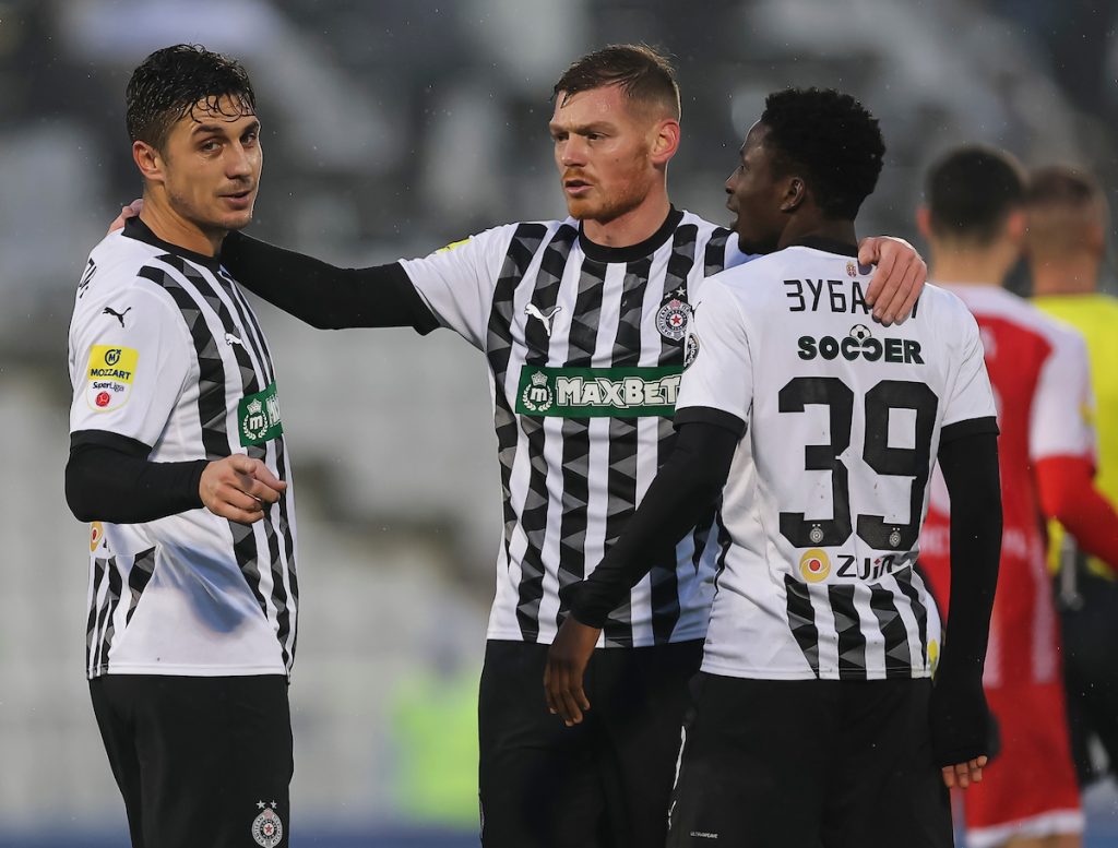 BAŠ, BAŠ NEOPREZNO Oštar start fudbalera Radničkog, Natho jedva stoji na nogama! Partizan duplirao prednost! (VIDEO)