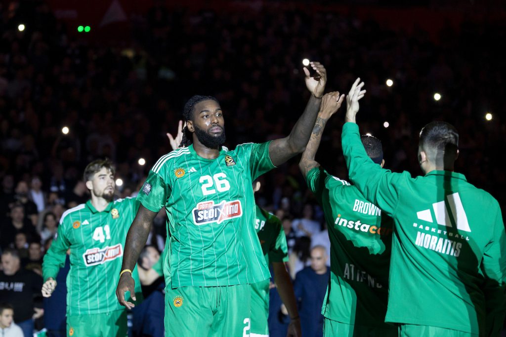 LESOROV SIN JE HIT Navijao protiv tate, pevao Partizanove pesme, a onda pokušao da uđe u svlačionicu crno-belih (VIDEO)