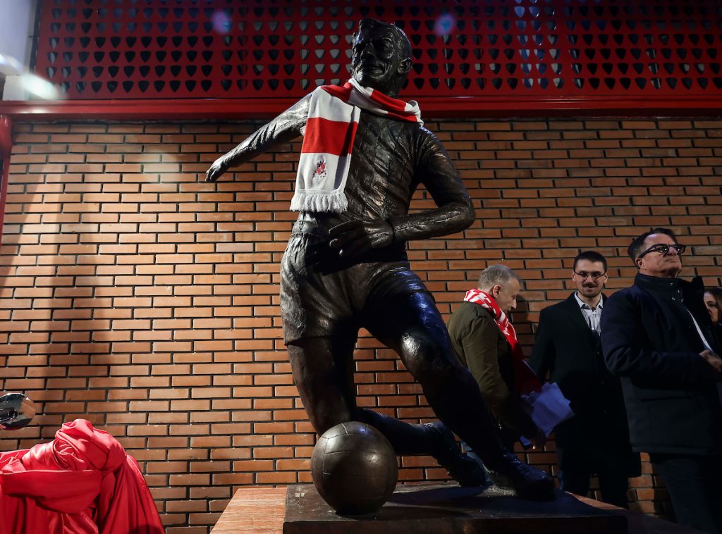 DUG VELIKANU Zvezda otkrila spomenik klupskoj legendi (VIDEO)