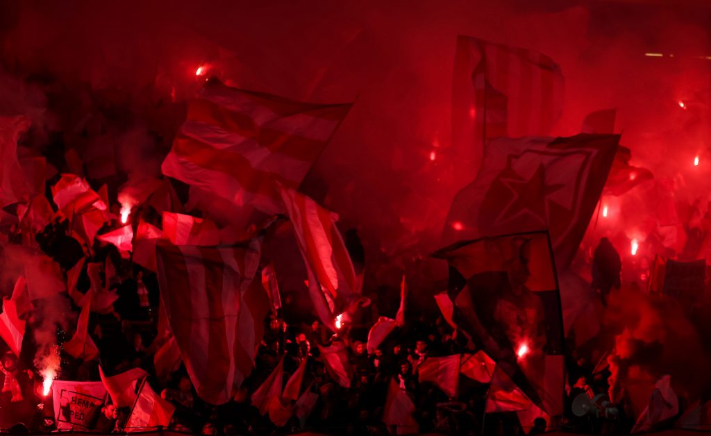 „NE, NEMA TOGA ZAKONA“ Koga briga za odluku italijanske policije!? Korteo „delija“ u Milanu (VIDEO)