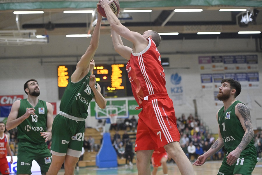 ZVEZDA POBEDOM ZAVRŠILA GODINU Krka namučila crveno-bele, ali je imala snage za samo tri četvrtine