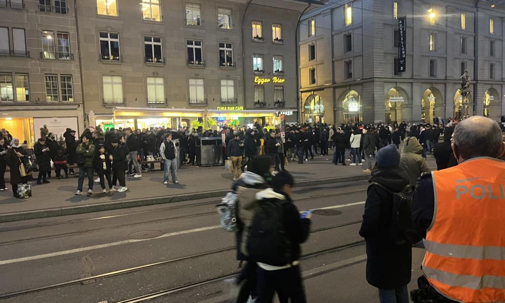 „DELIJE“ OKUPIRALE BERN Veliki broj Zvezdinih pristalica na ulicama švajcarske prestonice! Krenuo korteo ka stadionu (VIDEO)